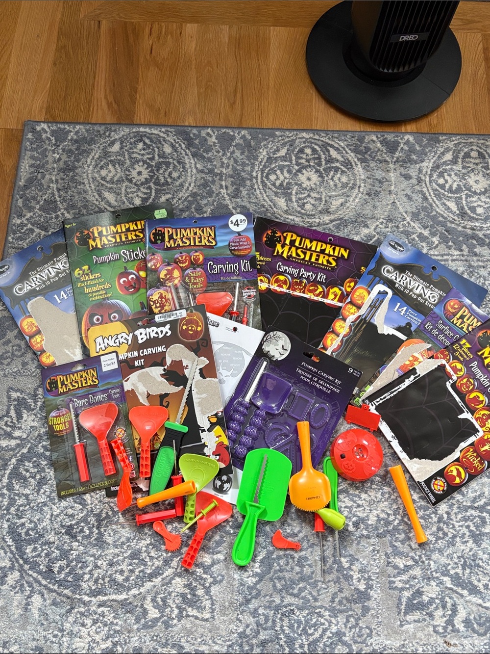 Pumpkin Carving Kit - Assorted Green & Orange Tools